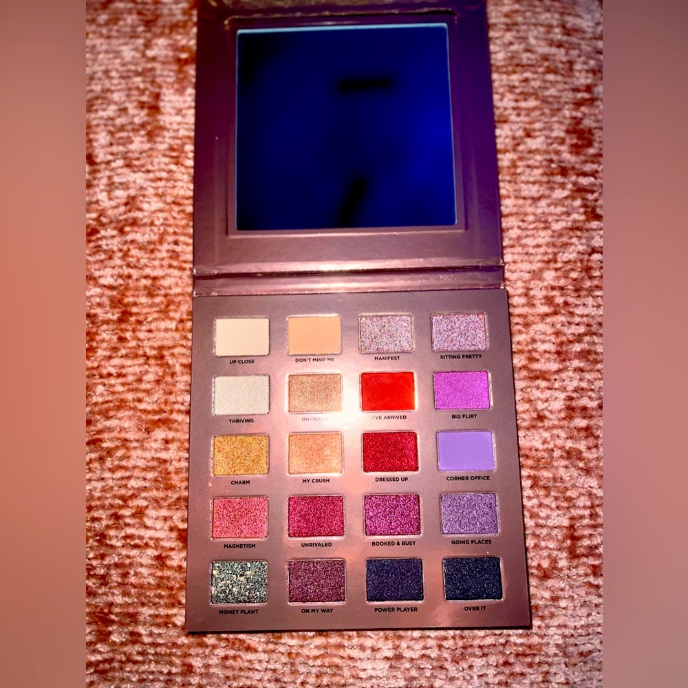 🌹🌹🌹Iconic London desk to dance  eyeshadow palette🌹🌹🌹BRAND NEW